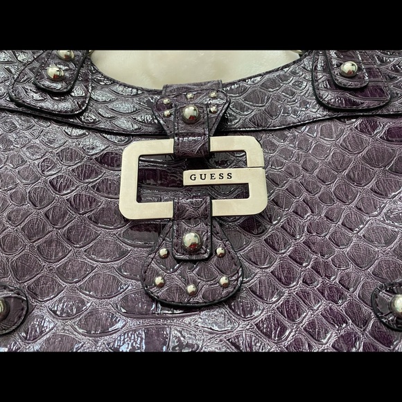 gorgeous Guess purse! - Picture 2 of 8